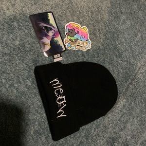 Cat beanie with stickers